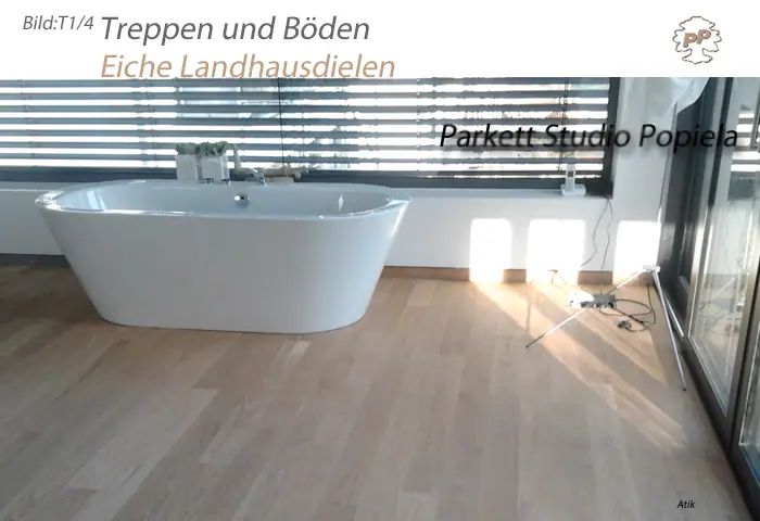 Eichendielen neben der freistehenden Badewanne