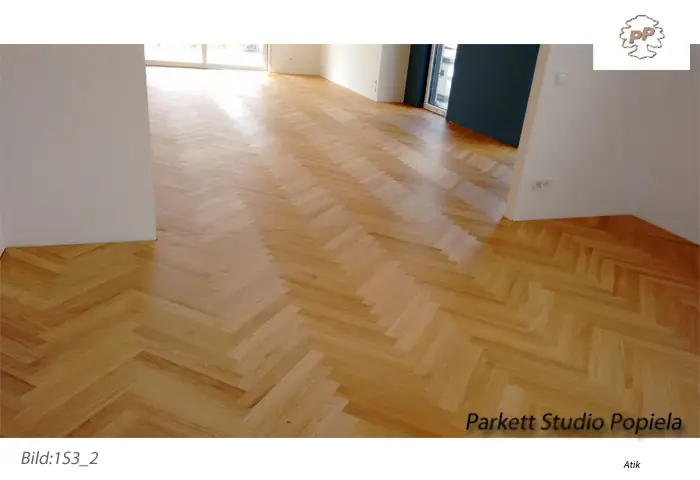 Übergang zwischen zwei zusammenhängenden Räumen