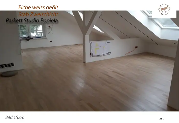 Parkettanschlüsse an der sichtbaren Dachkonstruktion