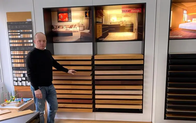 Holzmuster und persönliche Beratung in unserer Ausstellung