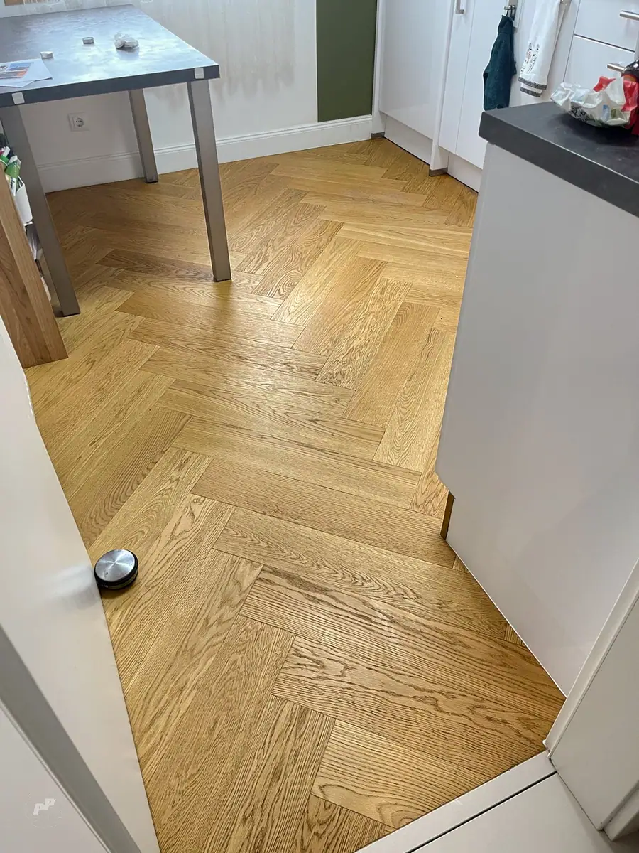 Holzboden nach der dokumentierten Reinigung und Behandlung